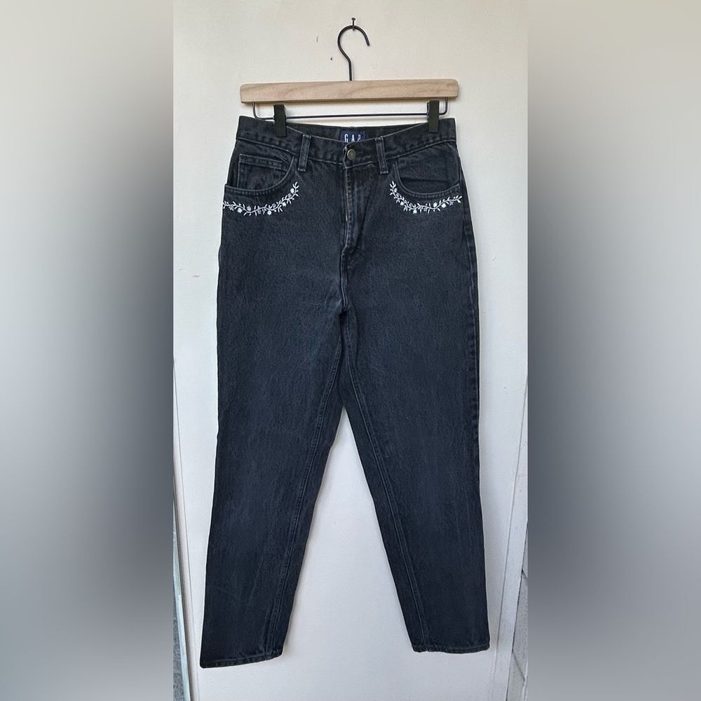 EUC Vintage GAP Distressed Black Embroidered Classic Fit Jeans - Size 10